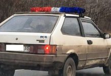 Необычное украшение автомобиля к Новому году