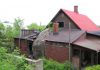 Выгодная покупка дома, разрушенного огромным валуном