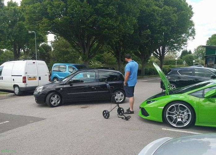 Непрактично крошечный багажник суперкара Lamborghini Huracan