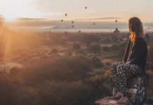 Девушка отправилась в путешествие по миру