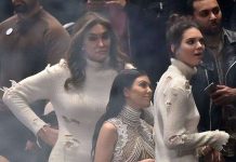 Модель Кендалл Дженнер и ее отец Кейтлин Дженнер в одинаковых платьях