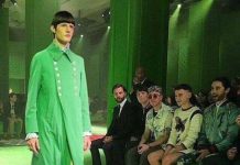 Актер Джаред Лето и его модный плащ