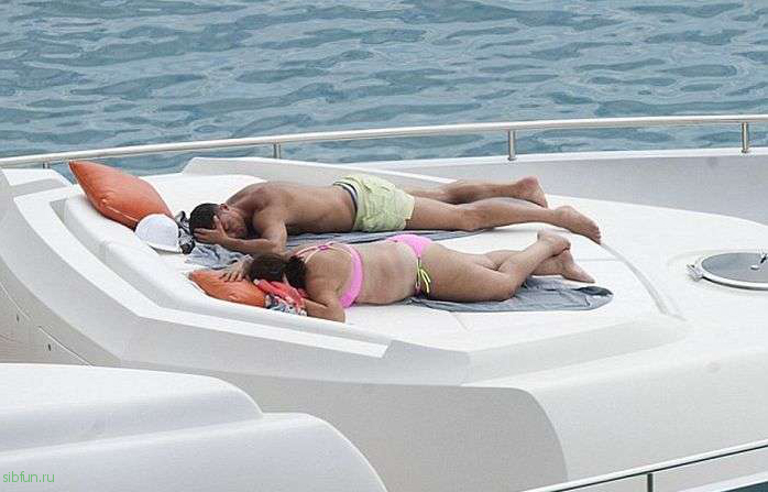 Криштиану Роналду отдыхает на яхте в кругу семьи
