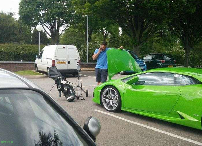 Непрактично крошечный багажник суперкара Lamborghini Huracan