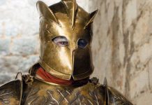 Григор «Гора» Клиган из «Игры престолов» снял свой шлем