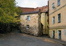 Старейший жилой дом России продается на Авито