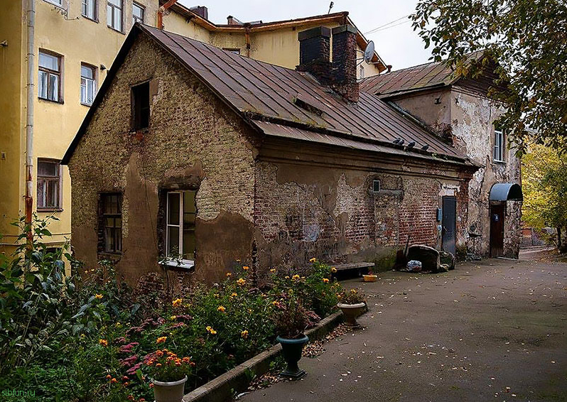Старейший жилой дом России продается на Авито