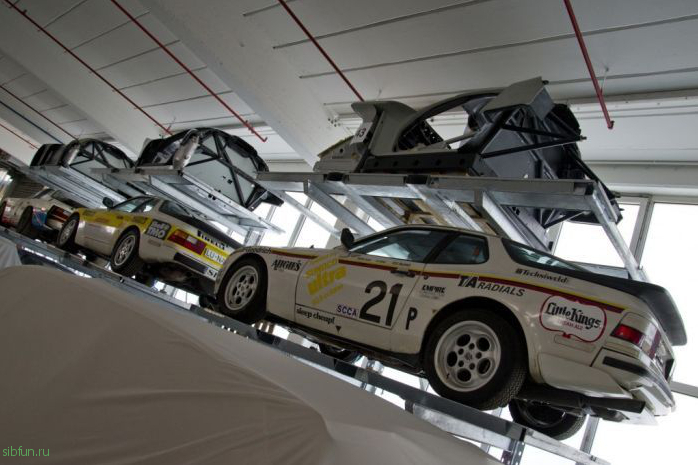 Скрытый склад автомобилей Porsche