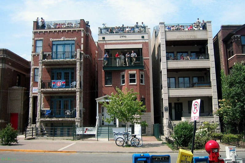 Необычные трибуны на крышах домов в Чикаго