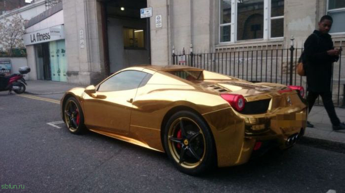 Золотая Ferrari
