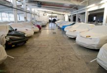 Скрытый склад автомобилей Porsche