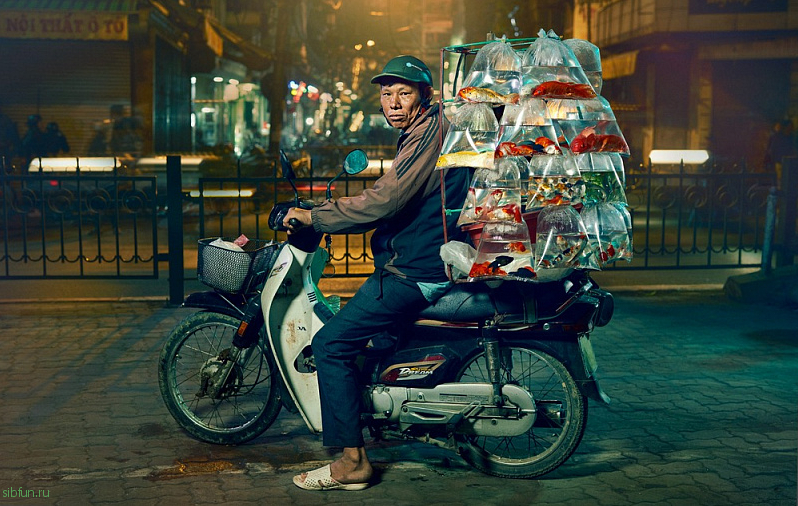 «Курьеры Ханоя и их удивительный багаж» – проект фотографа из Лондона