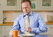 Что делать, если подавился, а рядом никого?