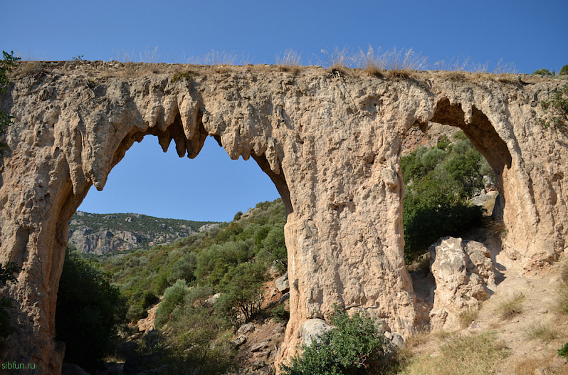 Уникальный акведук Герода Аттика в Греции