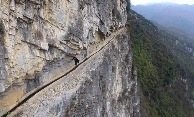 Китаец 36 лет копал канал через гору