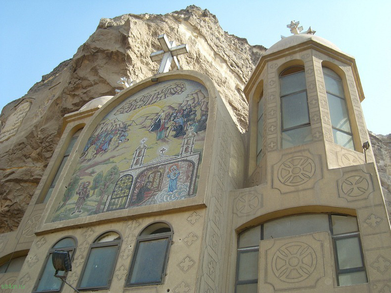 Монастырь святого Симона в горе Мокаттам в юго-восточном Каире