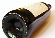 Почему у винных бутылок вогнутое дно