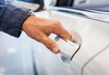 Что делать, если автомобиль стал биться током