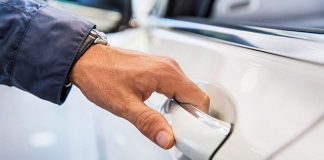 Что делать, если автомобиль стал биться током