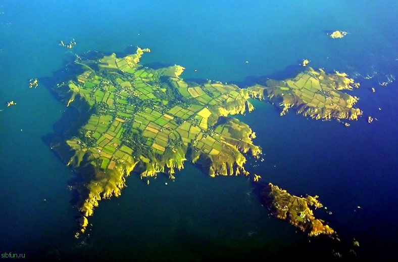 Сарк – остров на юго-западе Ла-Манша, управляемый феодальной системой до 2008 года