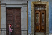 Для чего в старинных зданиях Санкт-Петербурга делали такие огромные двери?