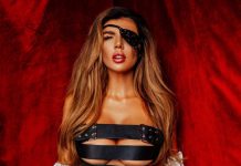 Анна Седакова в образе горячей пиратки