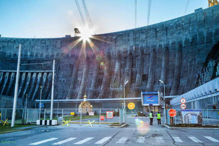 Самая большая ГЭС России