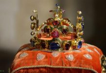 Самые знаменитые короны средневековых монархов