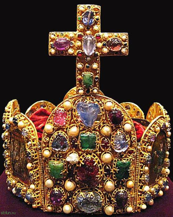 Самые знаменитые короны средневековых монархов