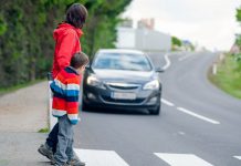 Нужно ли пропускать пешехода, который ступил на зебру