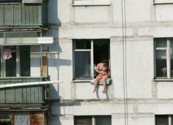 А из нашего окна голая девушка видна: 15 фото в стиле "Подсмотрено" о тайной жизни соседей