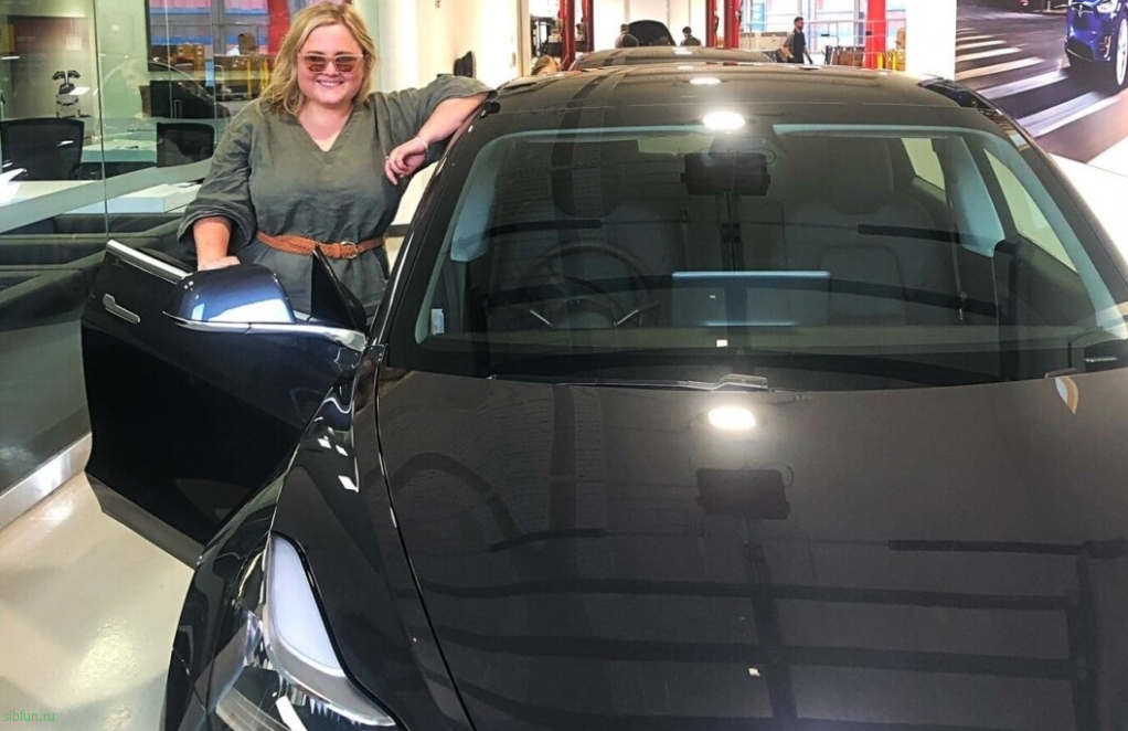 В Австралии преступники попытались угнать Tesla, но хозяйка авто чуть не свела грабителей с ума — угонщики не выдержали и бросили машину