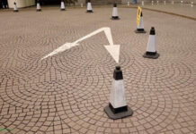 Забавные совпадения в объективе уличного фотографа из Гонконга Эдаса Вонга # 07.12.2020