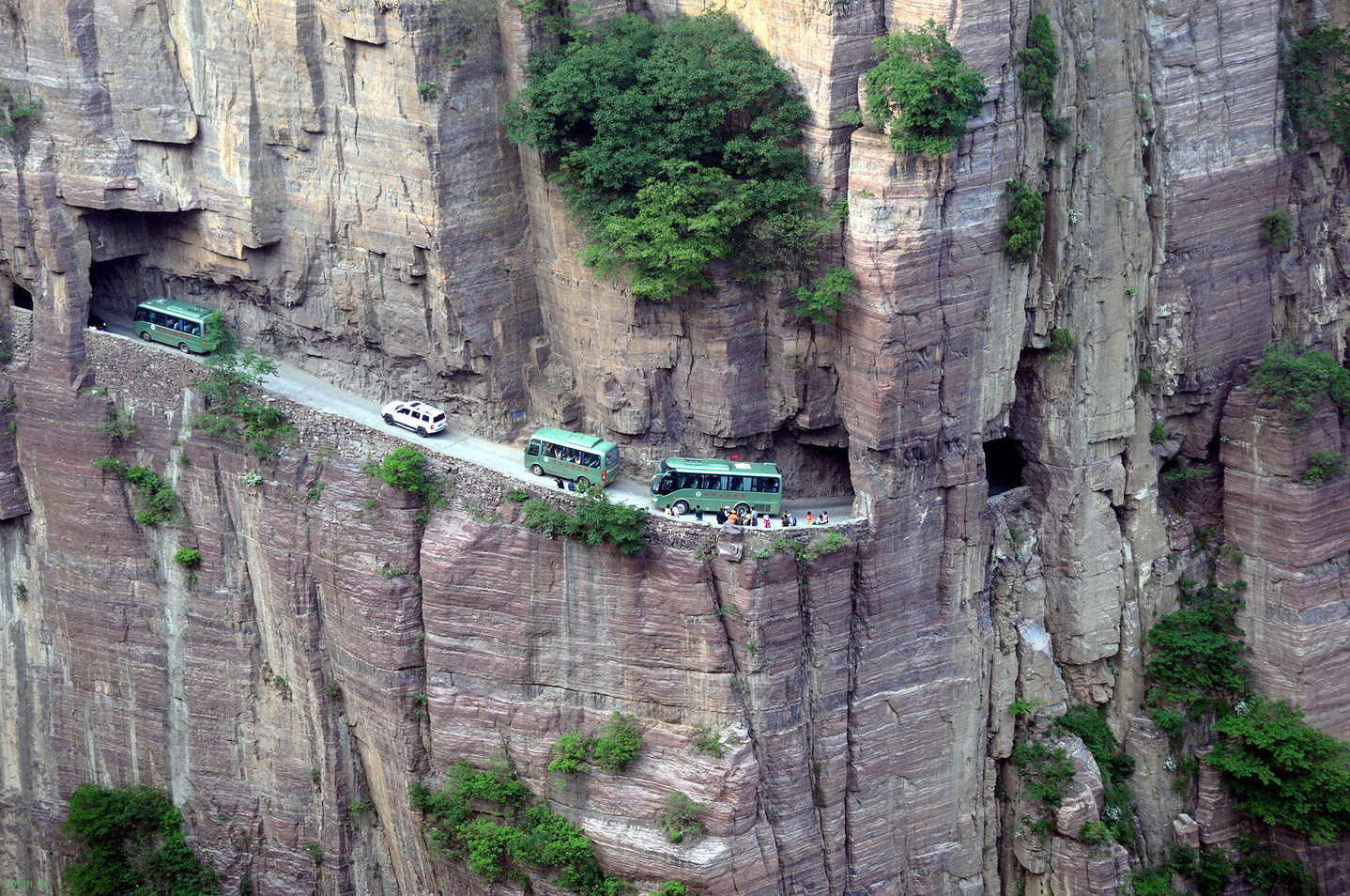 10 самых необычных дорог в мире | фото-подборка