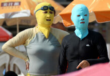 Маски фейскини (face-kini) набирают популярность на пляжах Китая