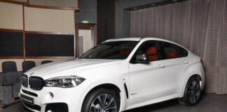 Белый BMW X6 в тюнинге от M Performance