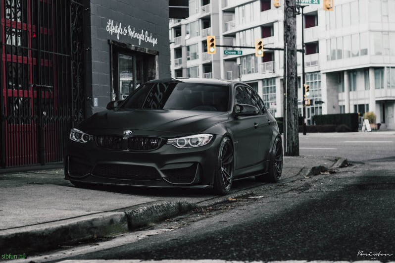 Уникальный BMW M3 в мрачном матово-черном исполнении