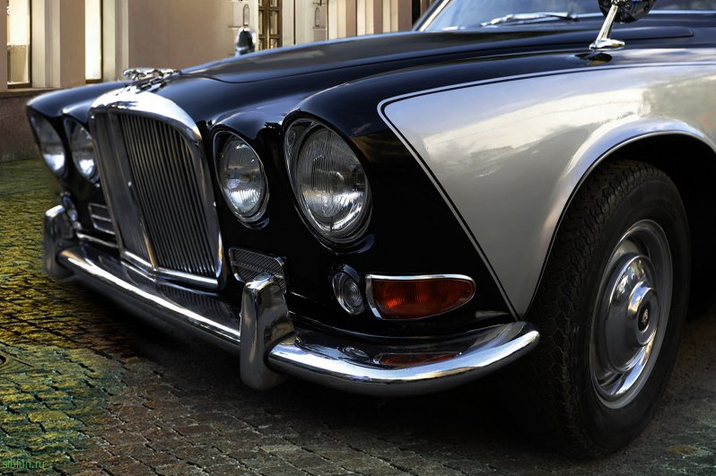Восстановленный Jaguar 420 от Carbon Motors