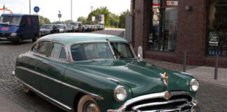 Дизайнеры показали, как могли выглядеть в 2021 году автомобили, снятые с производства — 29.07.2021