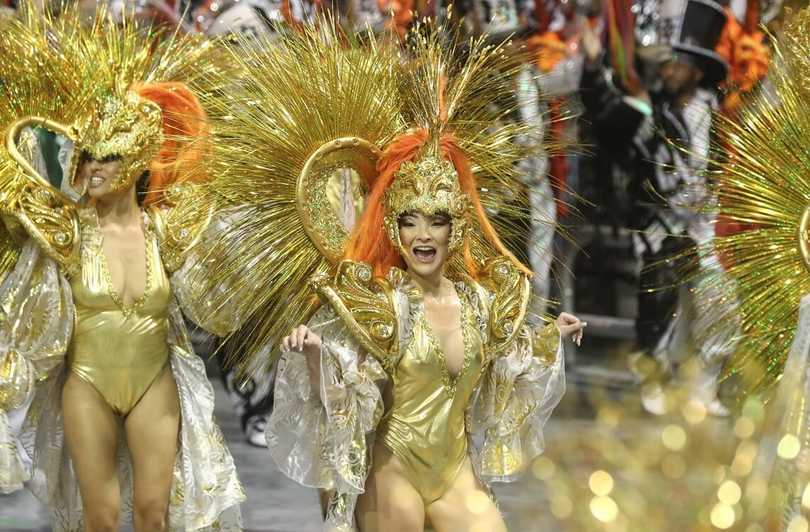Горячие участницы бразильского карнавала 