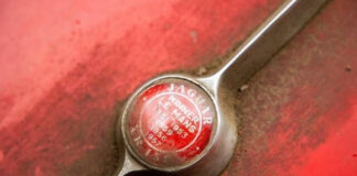 Разбитый «Ягуар» стоимостью 110.000 долларов — 17.03.2023