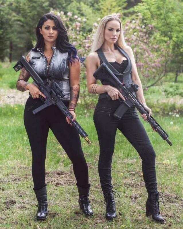 Девушки с оружием 