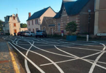 Во французском городе нанесли сбивающую с толку дорожную разметку, чтобы предотвратить превышение скорости