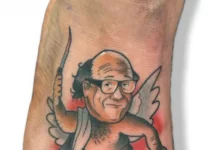 Искусство с улыбкой: забавные и оригинальные татуировки