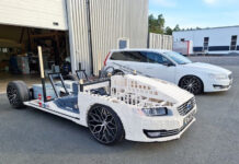 Парень строит Volvo V70 в натуральную величину полностью из LEGO