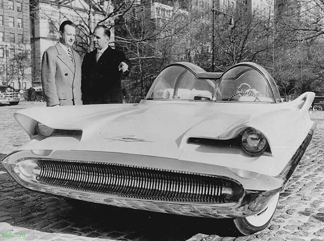 Концепт-кар Lincoln Futura 1955 года, который достался только Бэтмену 