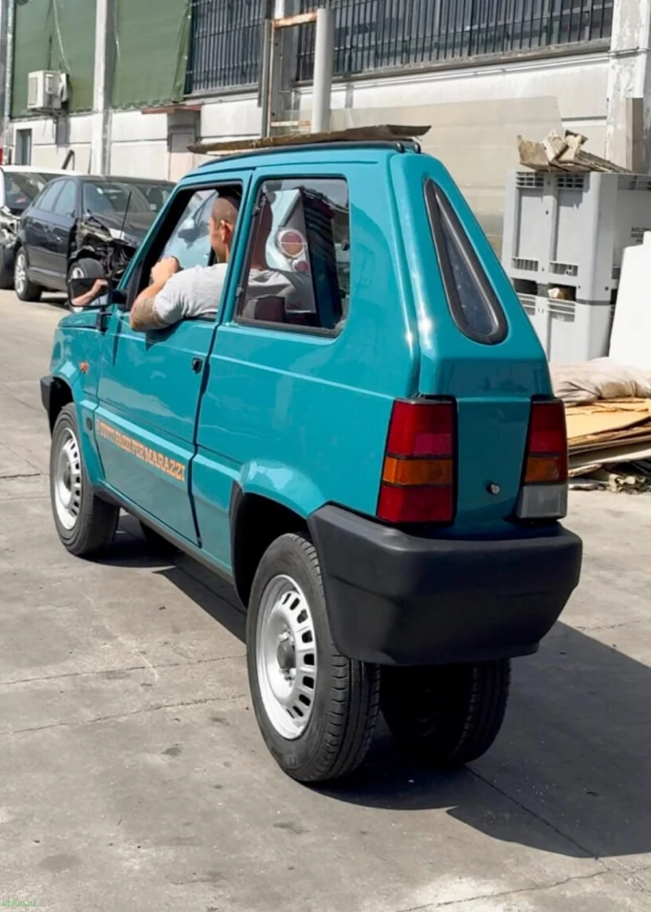 Итальянец превратил старенький Fiat Panda в самый узкий автомобиль в мире Итальянец превратил старенький Fiat Panda в самый узкий автомобиль в мире
