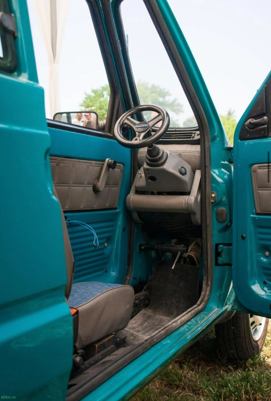 Итальянец превратил старенький Fiat Panda в самый узкий автомобиль в мире Итальянец превратил старенький Fiat Panda в самый узкий автомобиль в мире