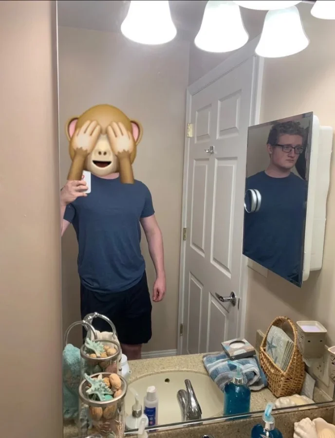 Люди продают зеркала