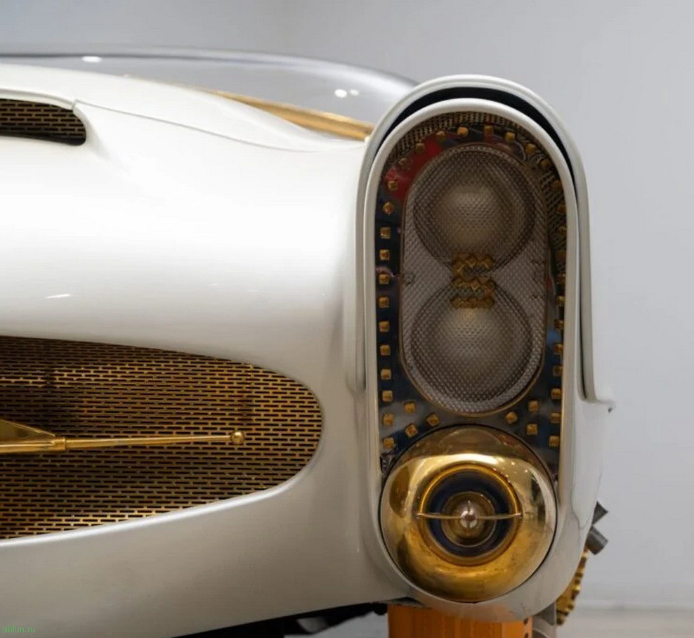 На продажу выставлен автомобиль со светящимися шинами Golden Sahara II 